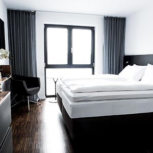 Zimmer mit Kingsize-Bett